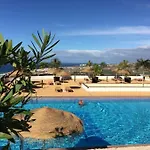 Con Piscina Climatizada Y Vistas أذيخي