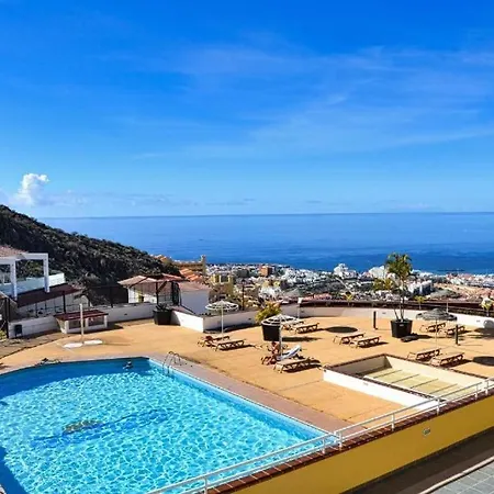 Con Piscina Climatizada Y Vistas アパート *
